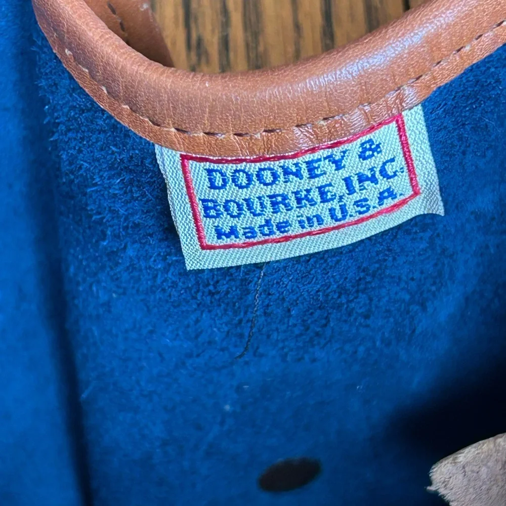 Vintage Dooney & Bourke Black and Tan All-Weather Leather Essex Crossbody Bag - Picture 3 of 16